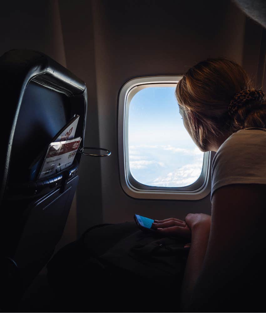 Tired Woman Praised For Refusing To Give Up Her Window Seat On A Plane So A Mom Could Sit Next To Her Kids