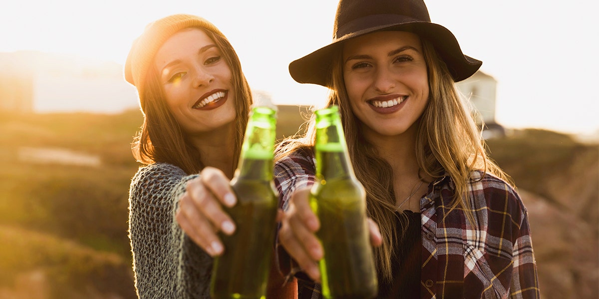 friends drinking beer