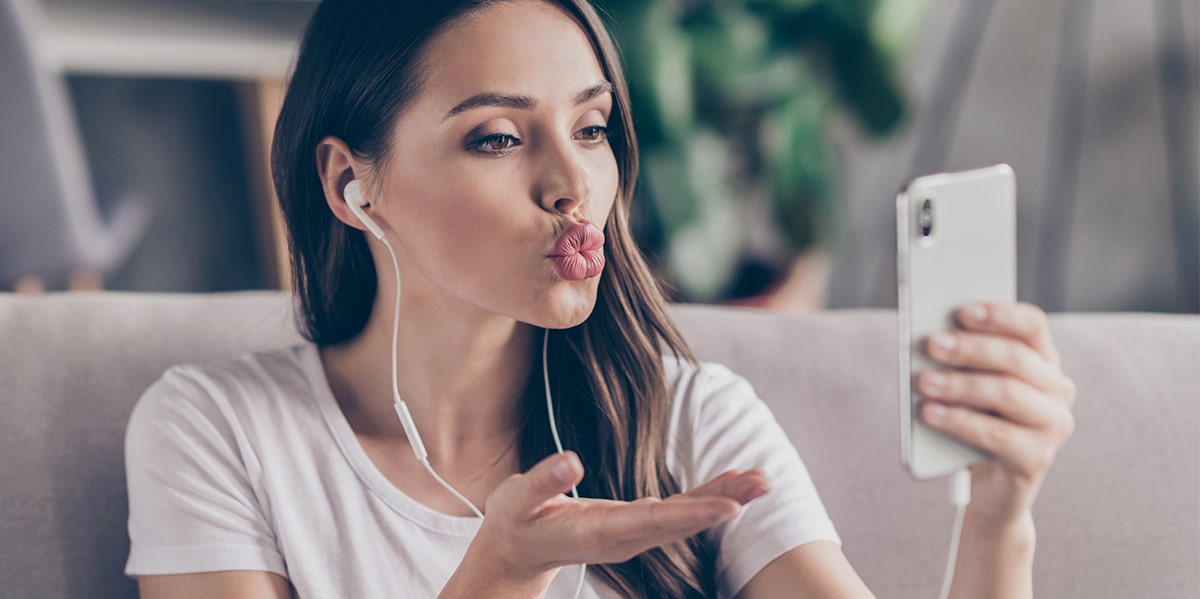 This New 'Kiss Messenger' Lets You Send Smooches Via Your iPhone