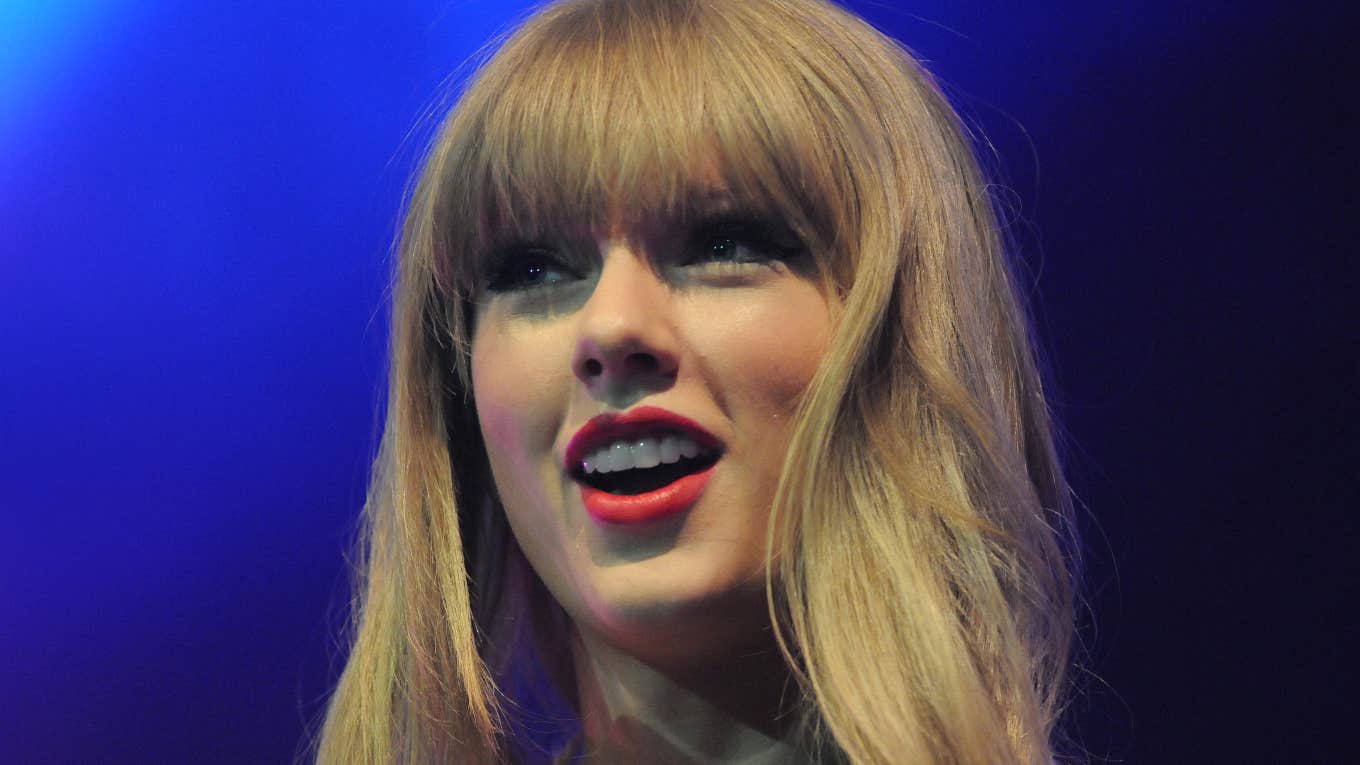 headshot of Taylor Swift