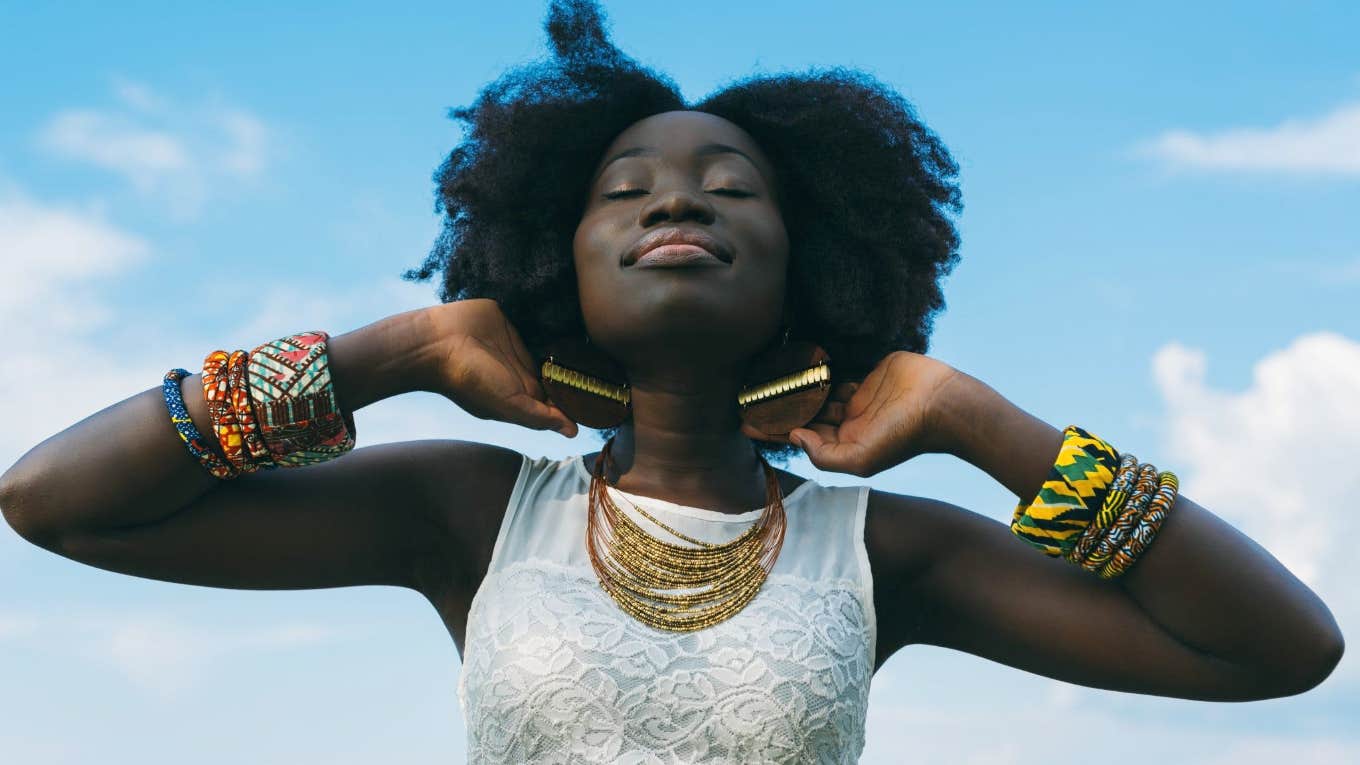 10 Ways Smart Women Choose To Be Happy beautiful woman in white shirt smiling happy