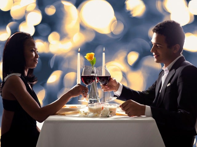 Dating Coach: What Topics Should You Avoid On The First Date? 