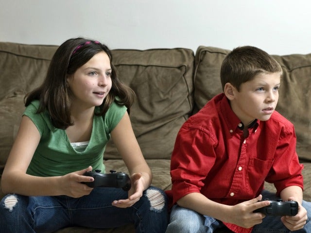 kids playing video games