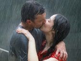 Couple kiss in the rain.