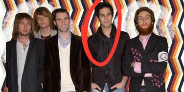 Maroon 5 original members, Ryan Dusick is the original drummer, circled in red