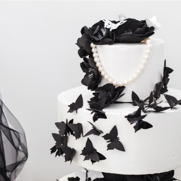 halloween wedding ideas black and white wedding cake