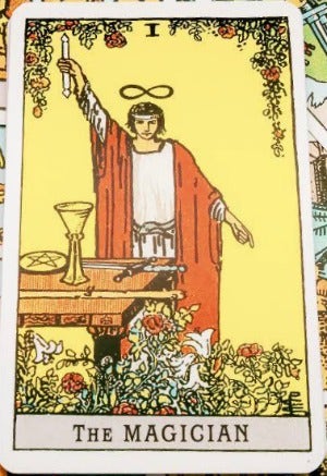 the magician tarot card