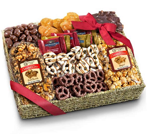 teacher christmas gifts / grand gift basket