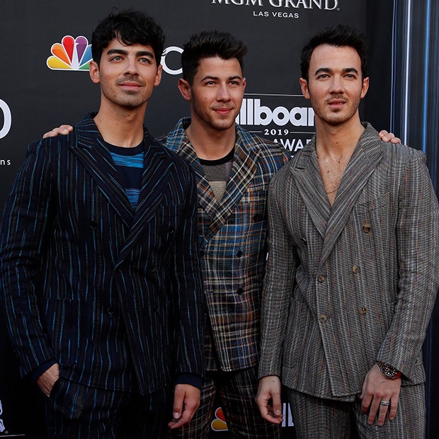 JOnas Brothers celebs with loyal fans