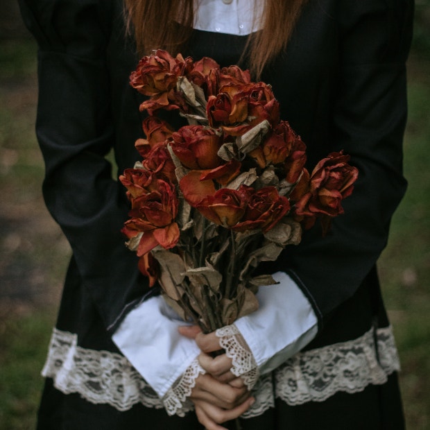 halloween wedding ideas dried flower bouquet