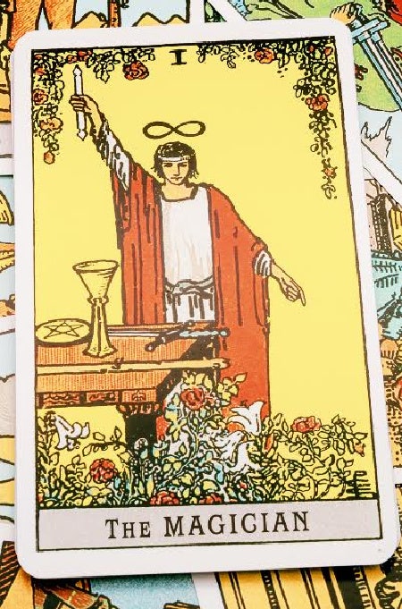 the magician tarot card