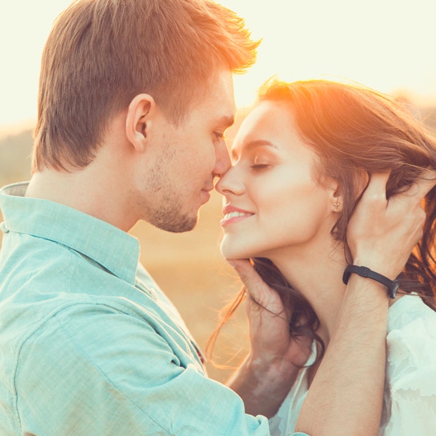 man kissing woman&#039;s nose woman smiling signs he&#039;s your soulmate