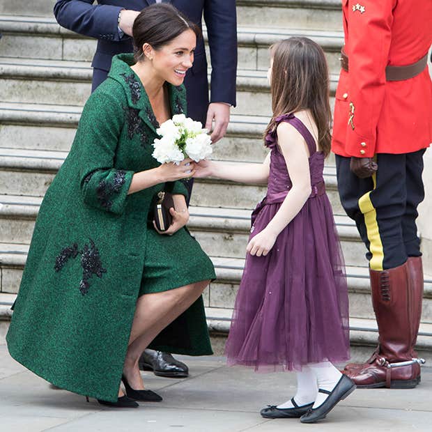 meghan markle accepting gift