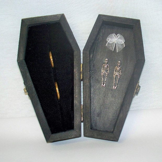 halloween wedding ideas ring box