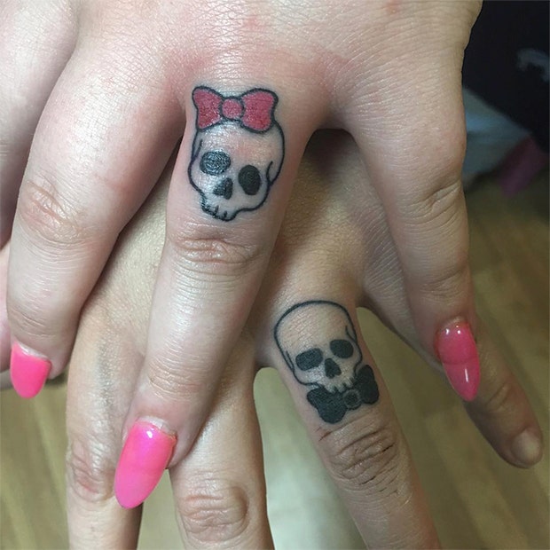 skull wedding ring tattoo