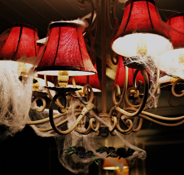 halloween wedding ideas spiderweb chandeliers