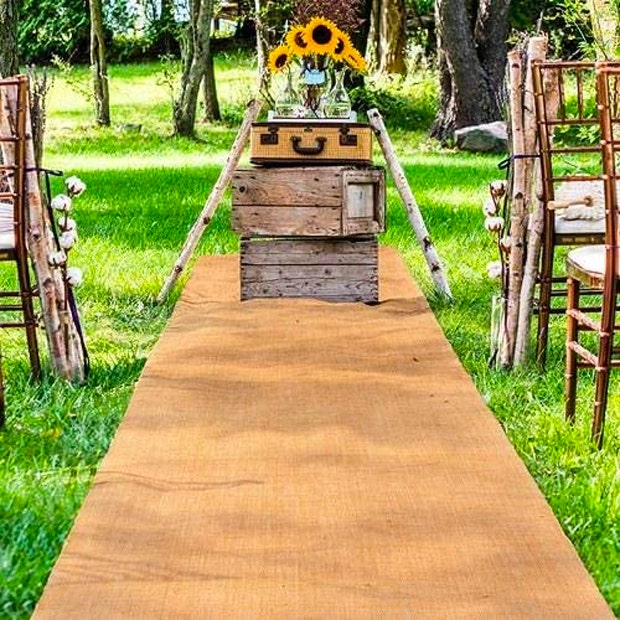 winter wedding ideas aisle runner