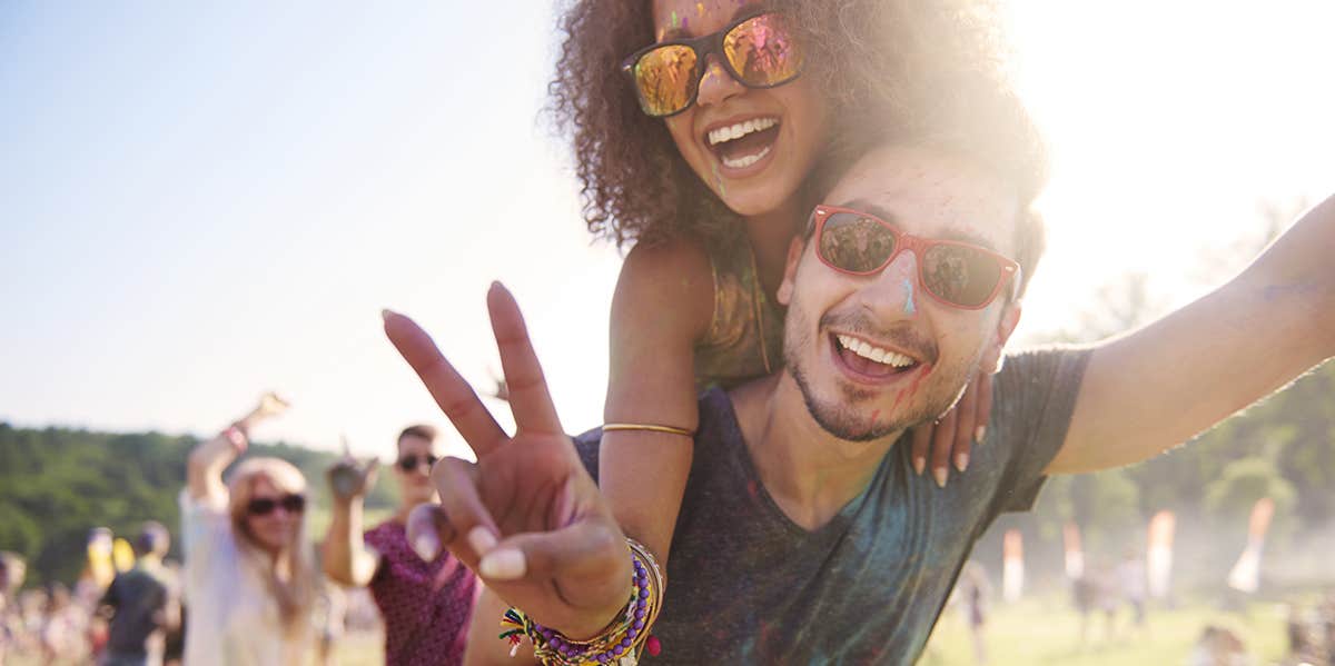 If You Like Him, Research Says Wait This Long To 'Friend' Him Online friends having fun together