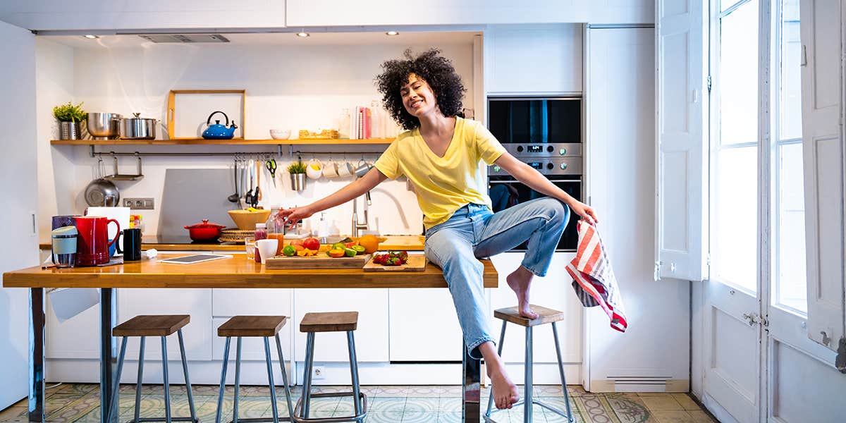 Beautiful latino young woman at home - Pretty south american adult female with curly hair portrait, lifestyle and domestic life scene