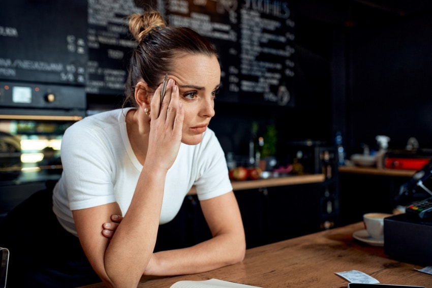 Server Shares Why A Party Of 50 Came In 10 Minutes Before Closing,Begged Her To Stay Open, But Refused To Leave A Tip