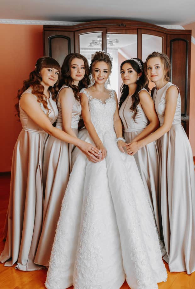 bride upset after bridesmaid reveals she&#039;s pregnant