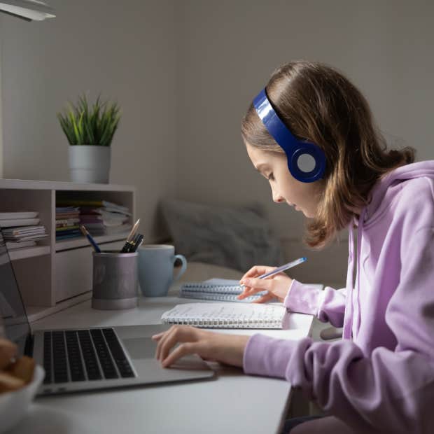 dad accused of trying to humiliate his daughter by claiming she may be smart but she isn&#039;t gifted