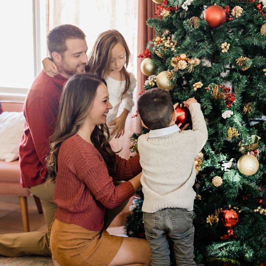 Woman Refused To Let Her Boyfriend&#039;s Nephew Decorate Her Christmas Tree