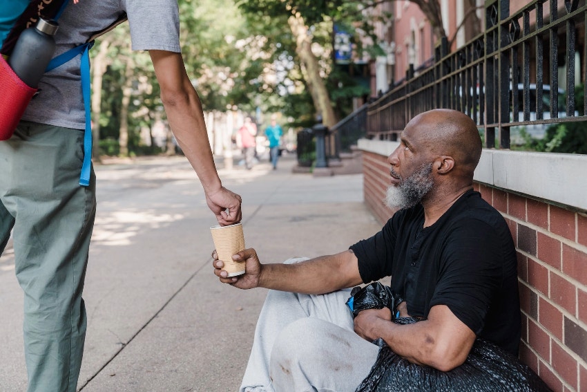 Homeless Man Returns Check For $10,000 To Its Rightful Owner &amp;amp; She Decides To Change His Life