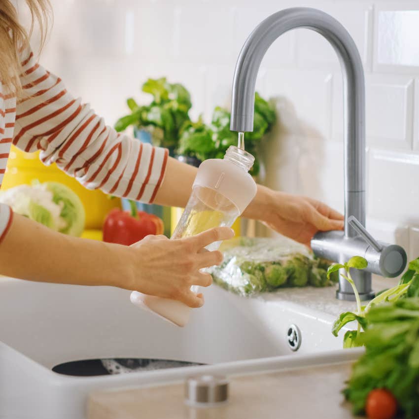 Woman Asks House Cleaner For A Discount Because She Used Their Sink To Fill Her Water Bottle