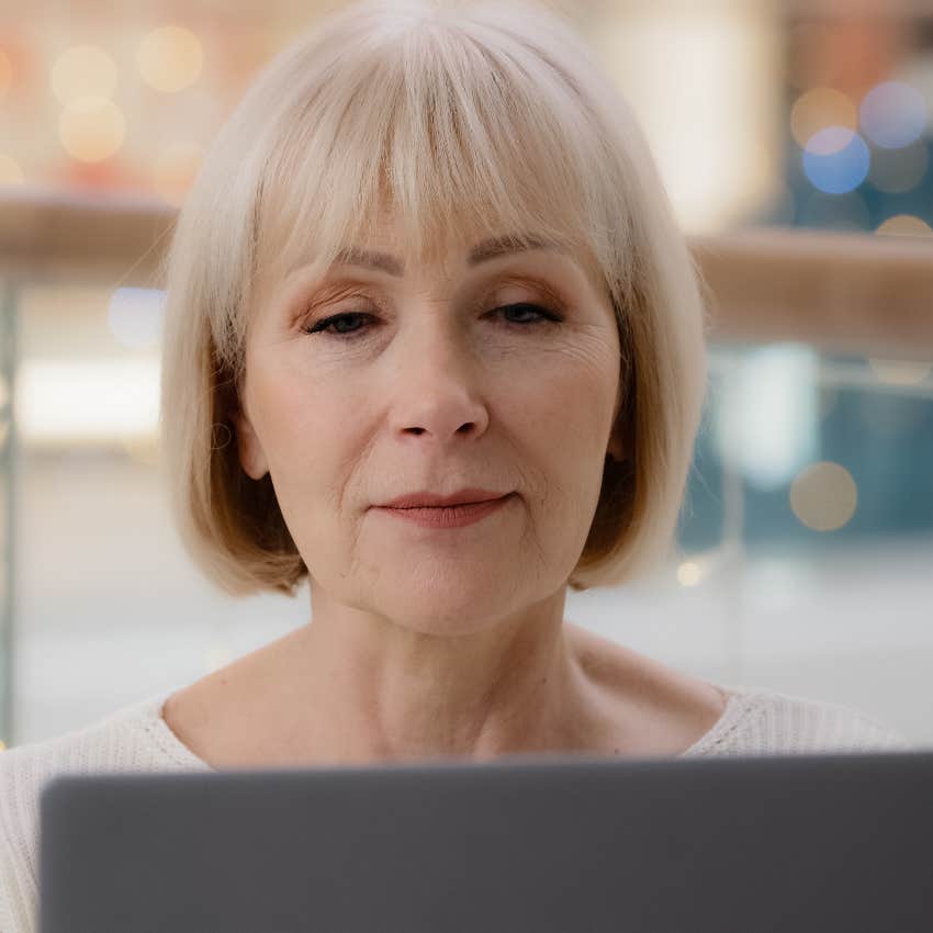 middle aged woman using a laptop