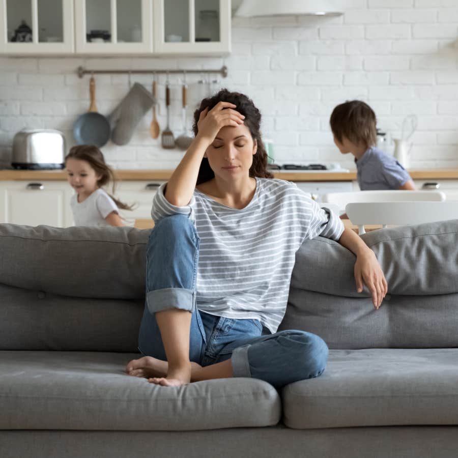 husband tells stay-at-home wife that all of the household chores are her responsibility and not his