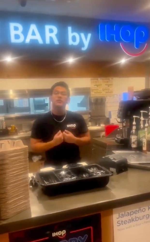 server goes off on a customer because he&#039;s on his break