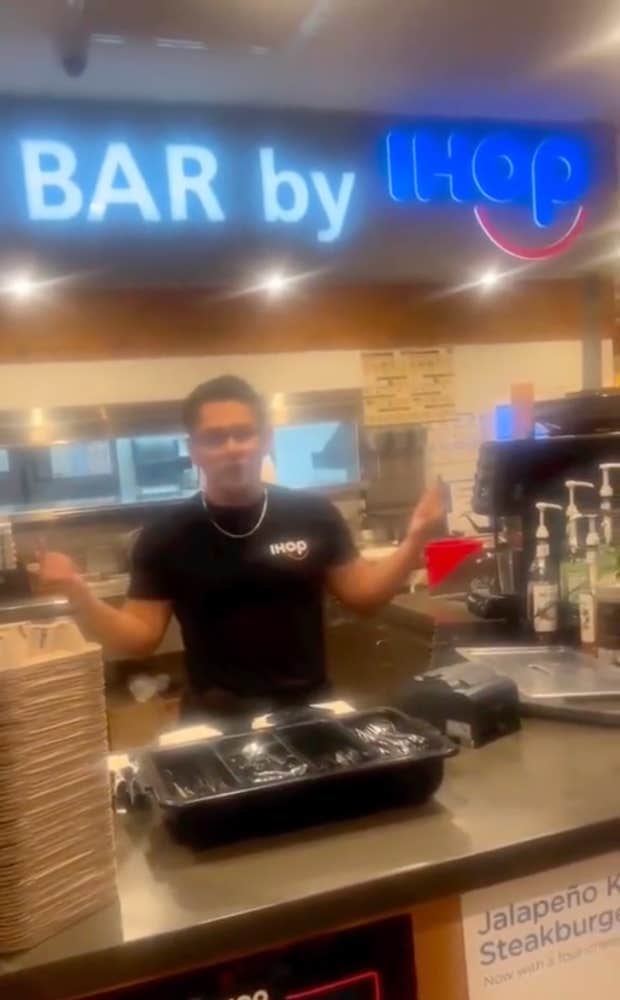 server goes off on a customer because he&#039;s on his break