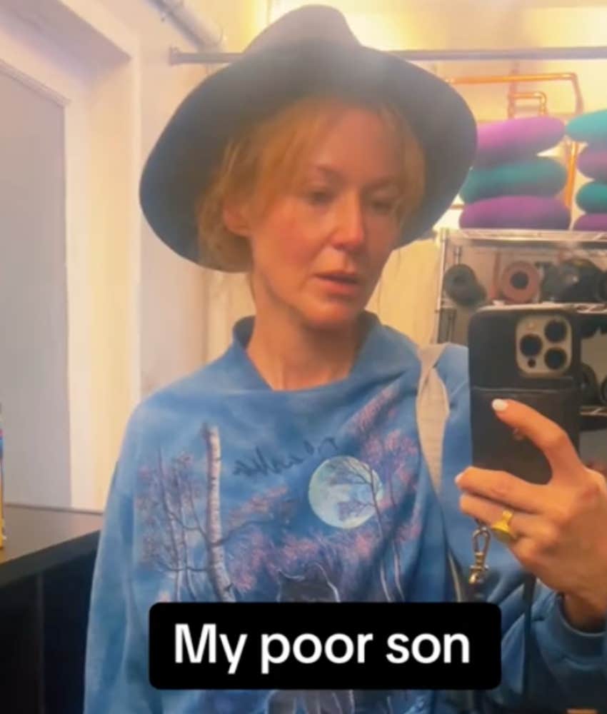 Jewel’s Son Reacts To The Ridiculous Outfit She Wore To Pick Him Up At The Airport