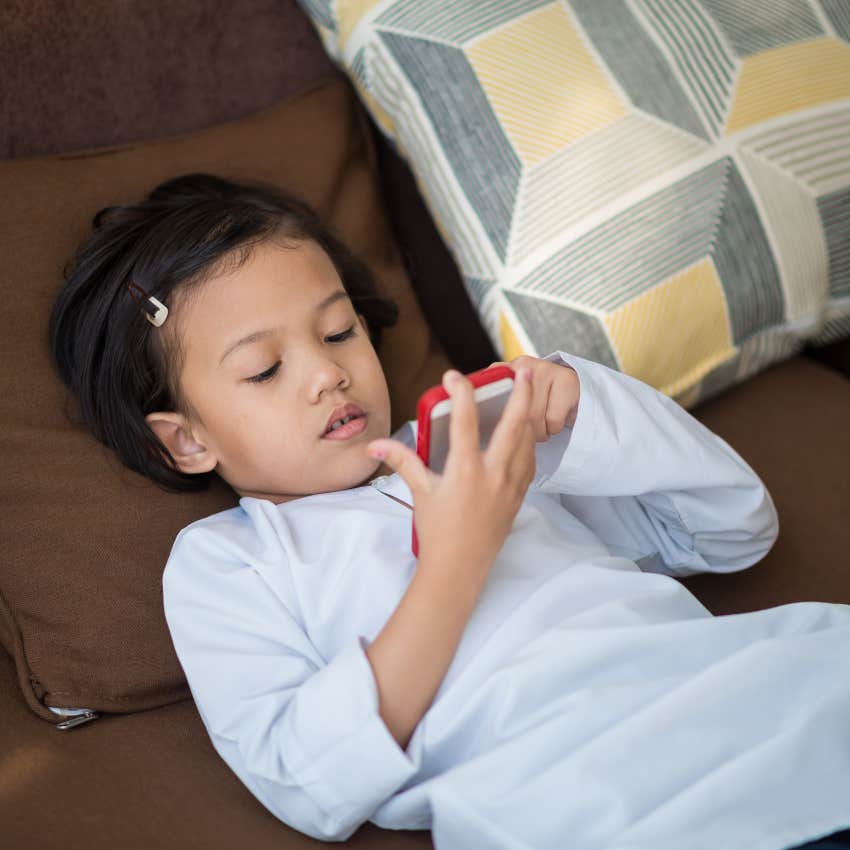 man begs gen z parents not to raise kids addicted to screens