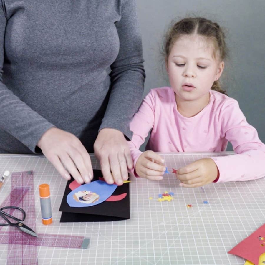 Little Girl’s Best Friend Says She Can’t Associate With Her Anymore Because Her Parents Think She’s Weird 