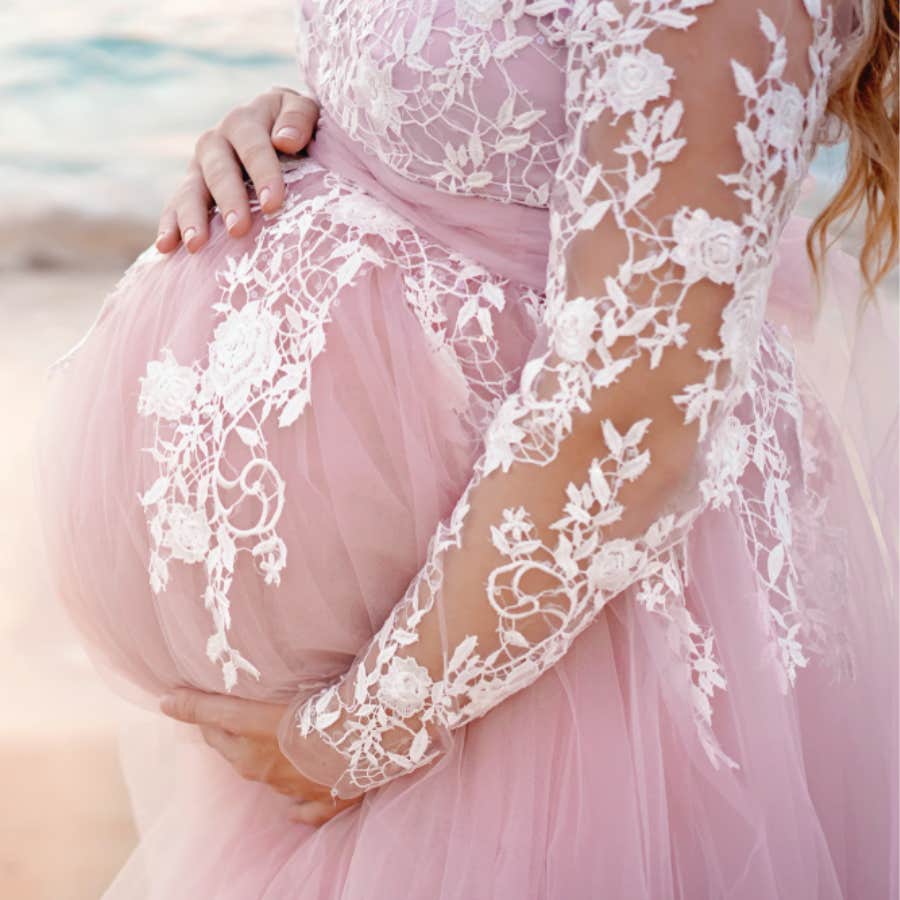 Sister Asks Bride If She Can Borrow Her Photographer For A Maternity Photoshoot On The Wedding Day