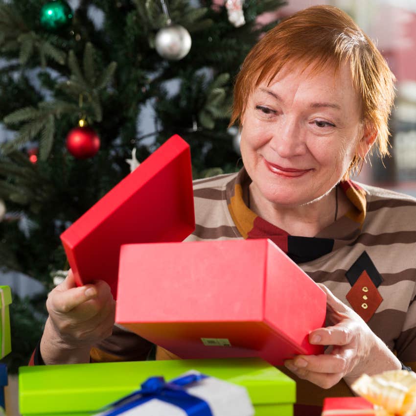 woman hears couple make fun of struggling elderly lady&#039;s angel tree tag