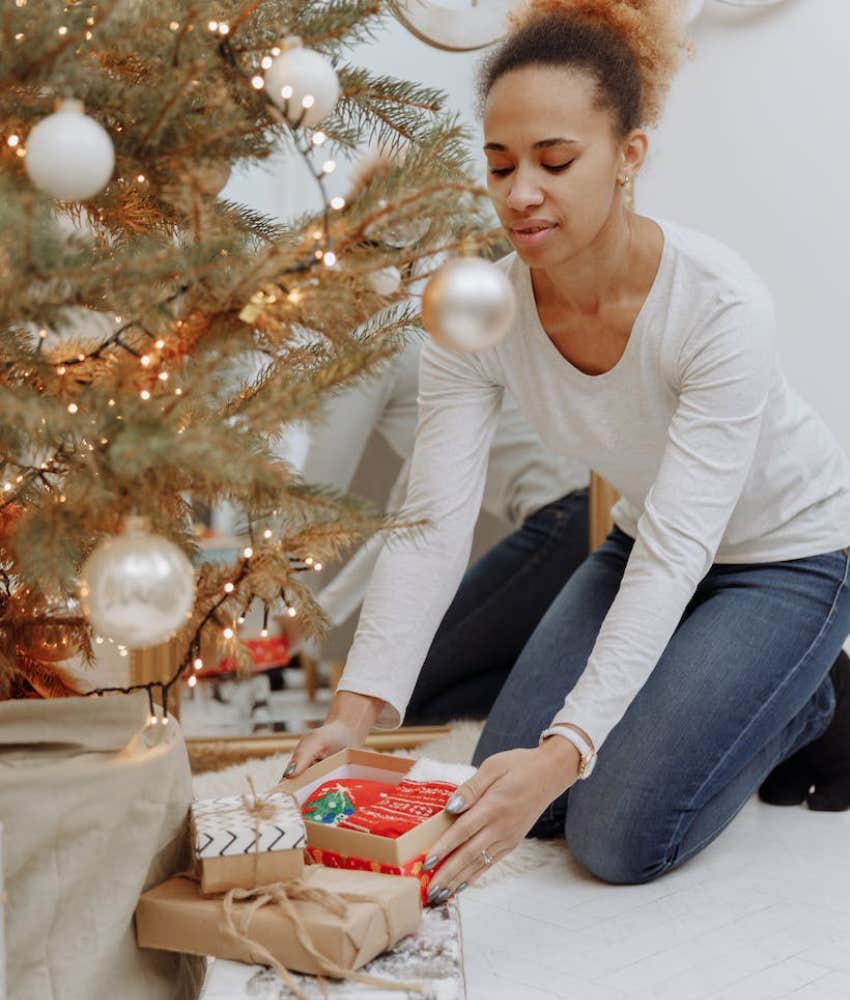 People Feel Bad For Frugal Mom’s Kids After She Decides None Of Them Are Getting Christmas Presents