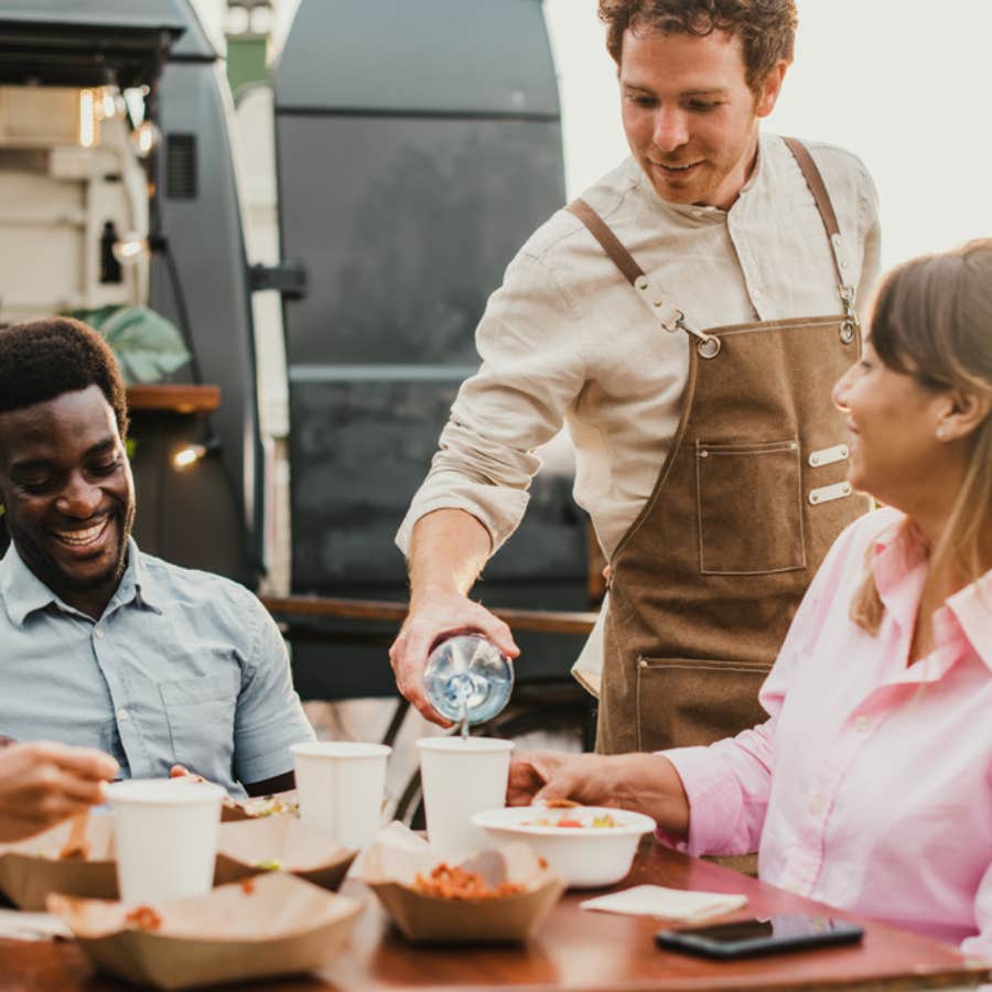 customer leaves a penny tip after server won&#039;t stop talking politics