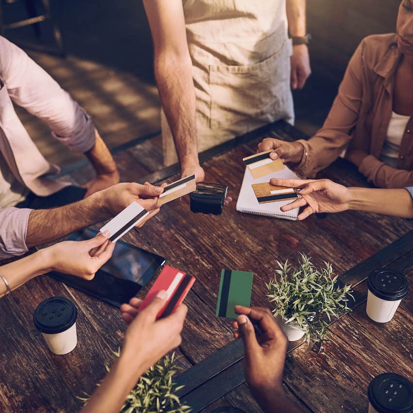 Group Of Women Expect The Only Man At The Table To Pay 700 Dollar Bill