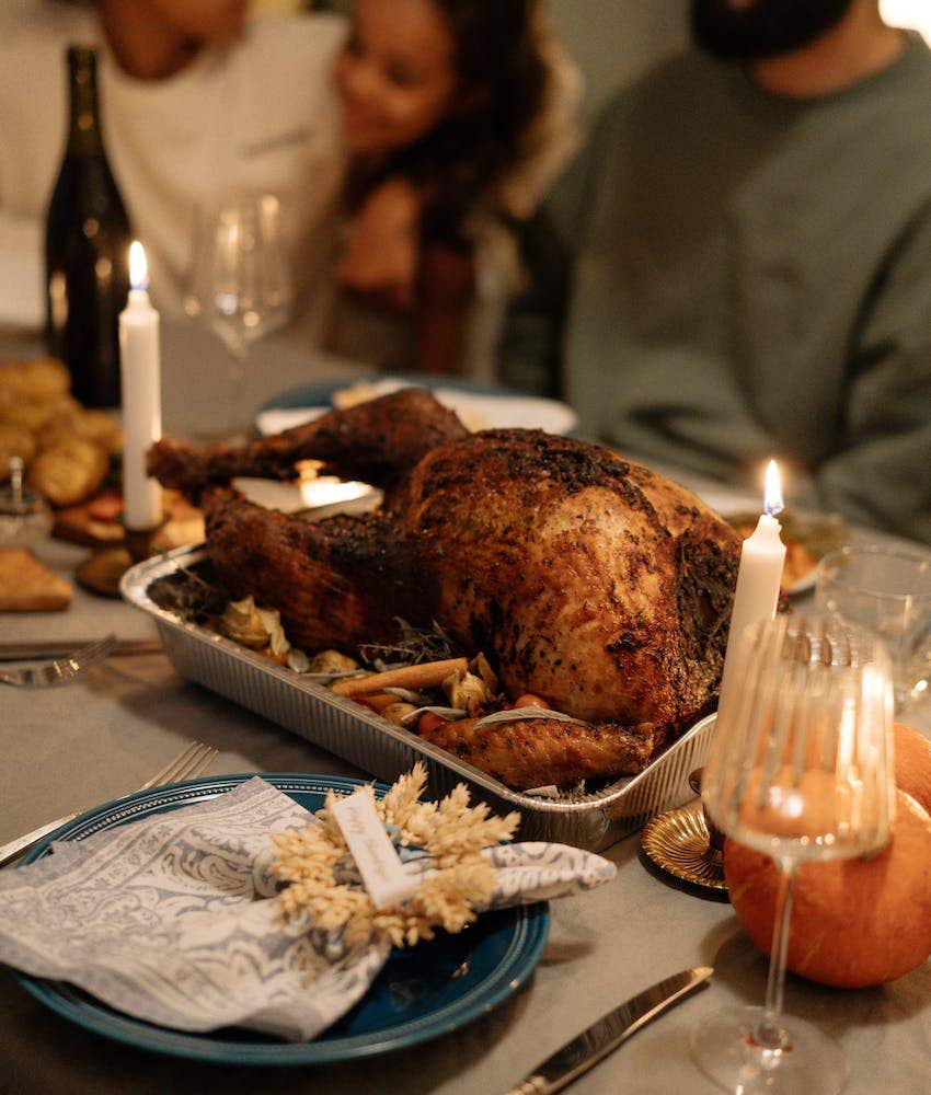 therapist shares 8 phrases to say during the holidays to hold boundaries with family
