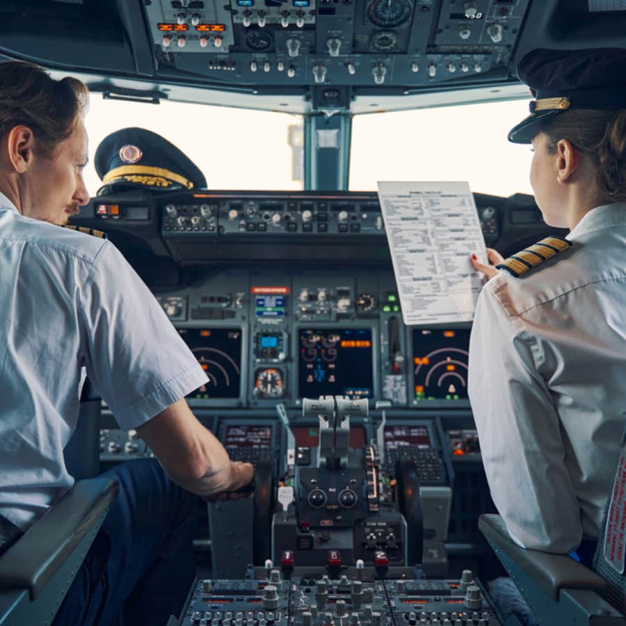 Pilot Cancels Flight To Hawaii Twice Because He Wasn&#039;t Really Feeling It And Passengers Applaud