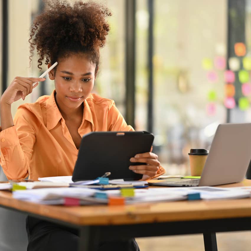 Boss Calls And Texts Employee Asking Her To Work On Her Approved Day Off 