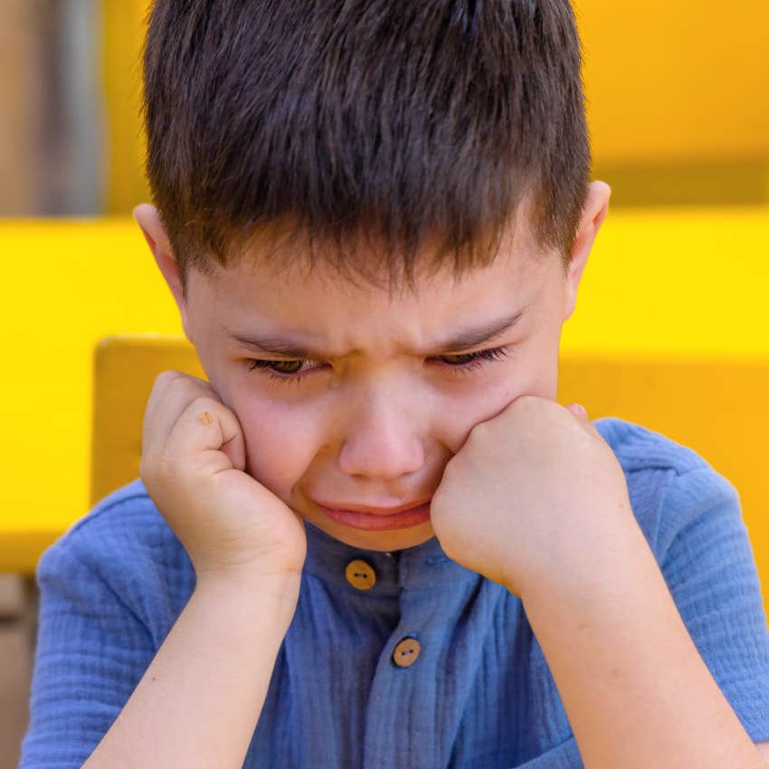 Father Praised For How He Handled A Little Boy Who Pushed His Son On The Playground 