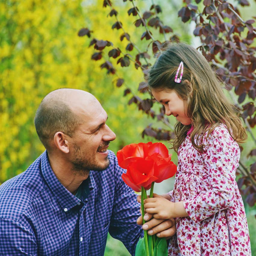 Boyfriend Believes The Valentine&#039;s Day Flowers His Girlfriend&#039;s Dad Gives Her Every Year Are Creepy