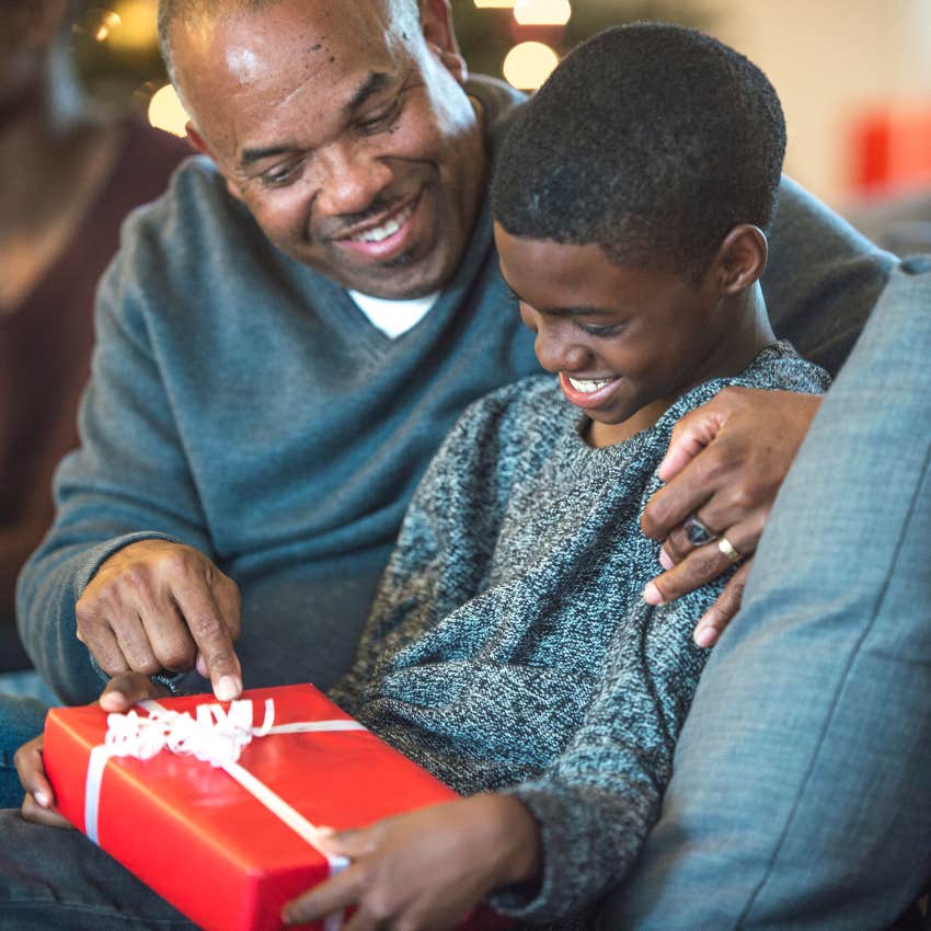 Dad Says He Can&#039;t Afford To Get His Son A Gift After Paying Child Support
