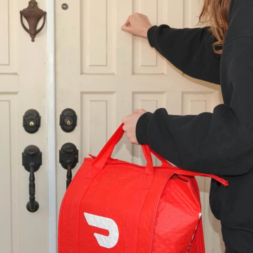 DoorDash Driver Refuses To Leave Order On Woman&#039;s Doorstep And Demands She Come Outside To Retrieve It From Him
