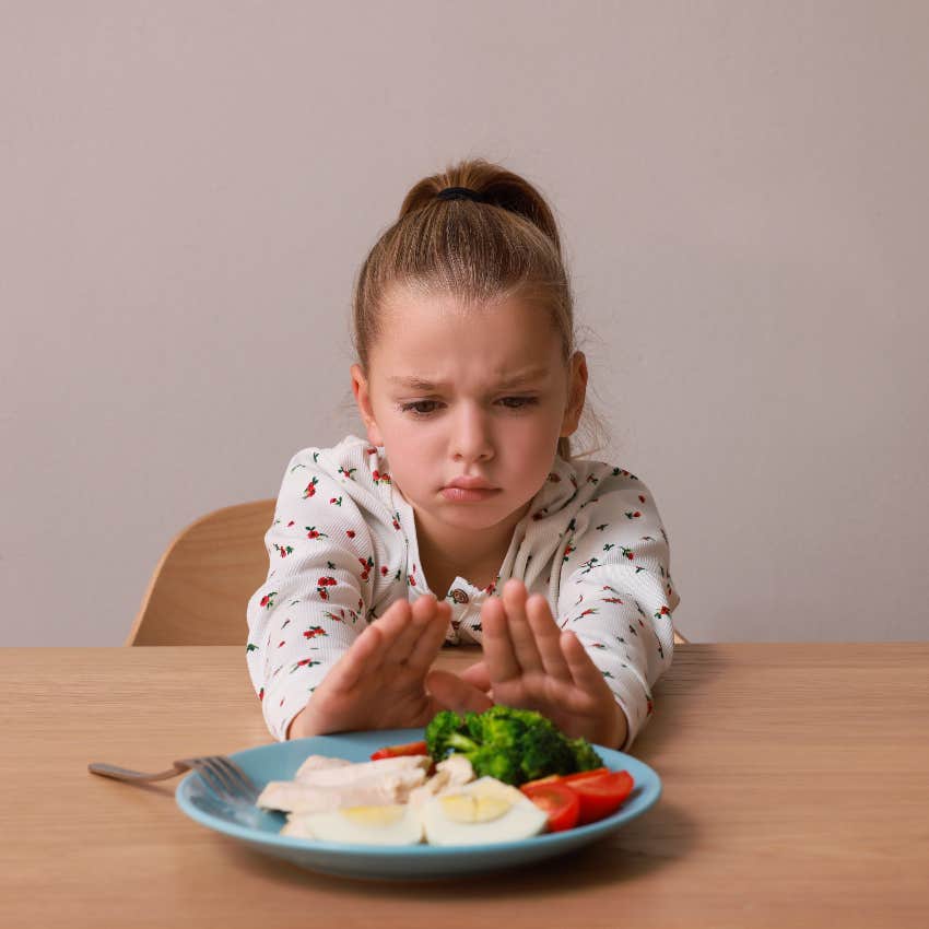 Mom Puts Note In Daughter&#039;s Lunchbox After Her Teacher Told Her To Eat All Her Good Food Before The Bad Food