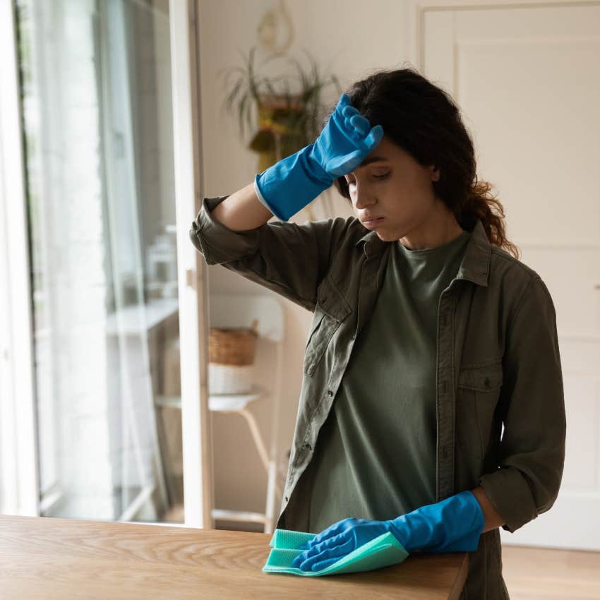 Man Claims His Unemployed Girlfriend Should Be Doing More Chores